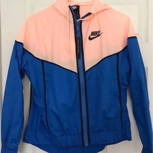 Nike women’s windbreaker